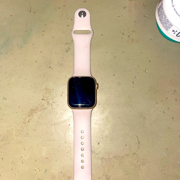 Apple Wearables Selling My Apple Watch Se 4mm I Have The Box And